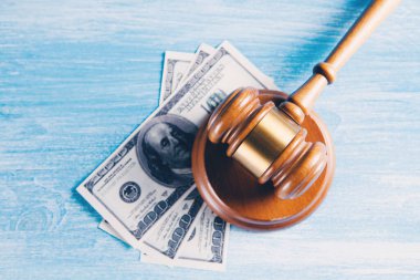 Hakimin çekici ve parası. yolsuzluk