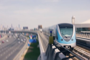 Bulanık efektli yüksek hızlı tren