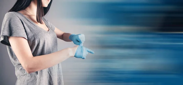 Girl Puts Rubber Gloves — Stock Photo, Image