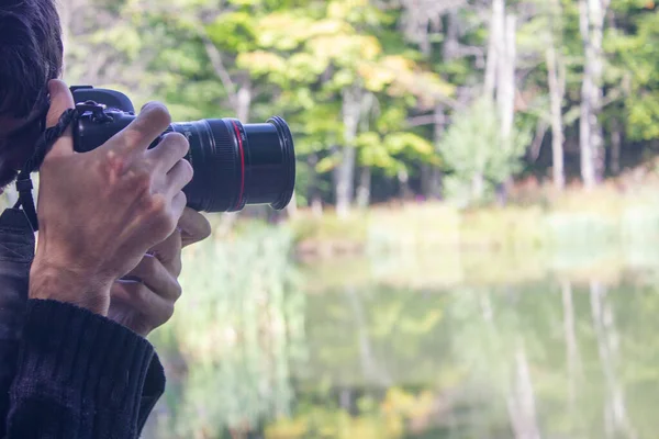 Fotografen Tar Bilder Vid Sjön — Stockfoto