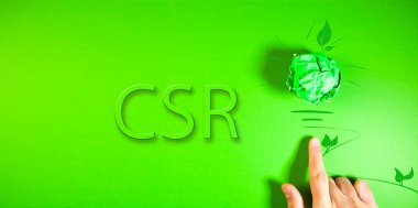 CSR sorumluluğunu gösteren kavramsal el yazısı. İş kavramı, sosyal sorumluluğun anlamı anlamına gelir.