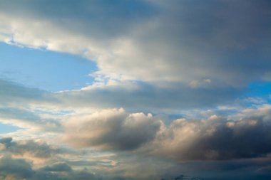 Güzel bulutlu gökyüzü arkaplanı