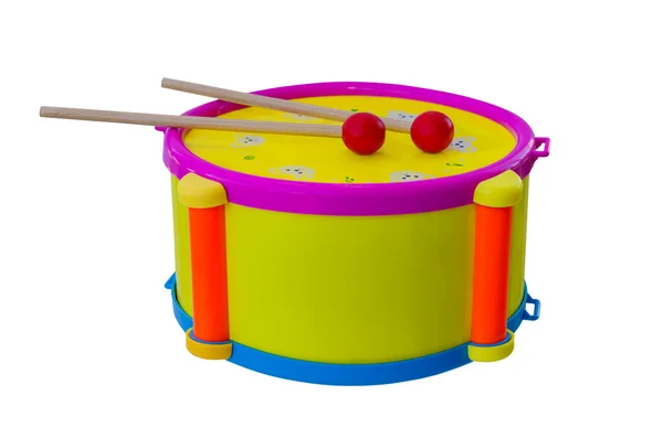 Beyaz bir arka plan üzerinde izole sopa çocuk müzik aleti ile davul.