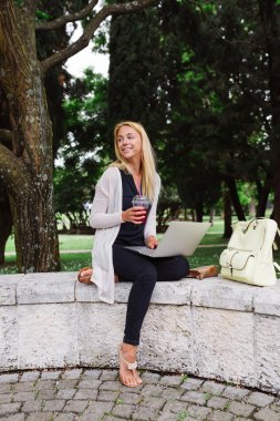 Parkta çalışıyorum.