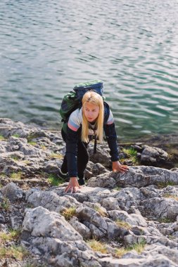 vahşi tarafta yürüyüşe.