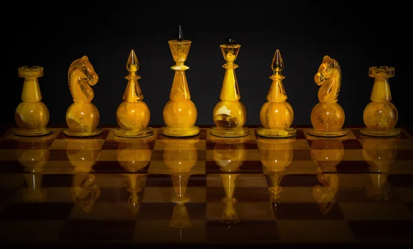 Satranç taşları tahtada