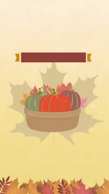 Balkabağı ve yapraklarla dolu bir sepet..