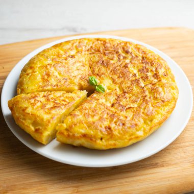 Traditional Spanish potato omelet. Step-by-step recipe to learn how to cook.