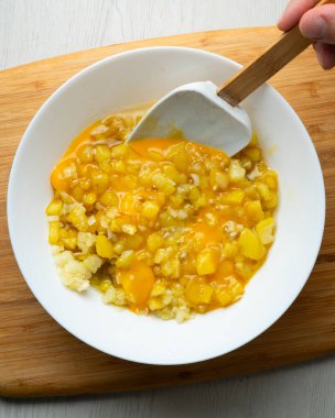 Traditional Spanish potato omelet. Step-by-step recipe to learn how to cook.