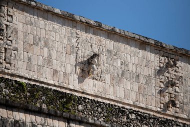 Chichen Itza, Yukatan Mexico 'daki tarihi Savaşçılar Tapınağı' nın detaylı görüntüsü..