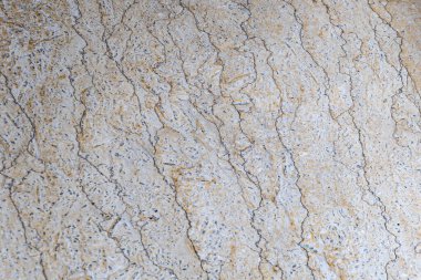 Organik Mineral Damarlı Doğal Bej Granit Yüzey ve Sıcak Toprak Tonlarında Dokulu Desenler