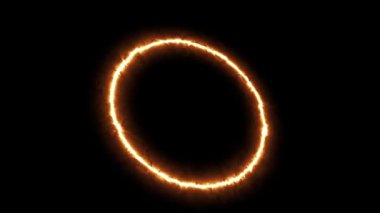 Siyah arka planda ateş olan yuvarlak halka..