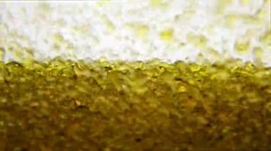 Altın kabarcıklar sıvı damla