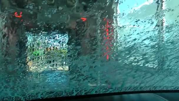 Wassen van de auto-, Water- en windscherm — Stockvideo