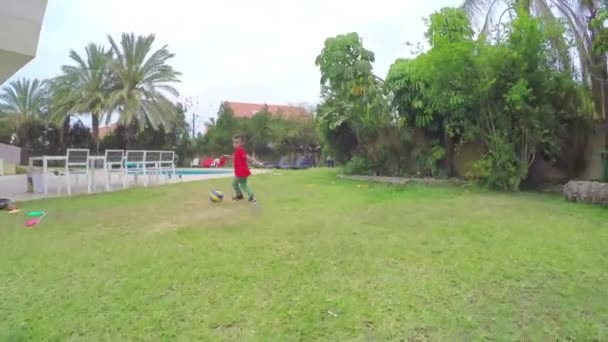 Menino jogando futebol.evro-2016 fullHD — Vídeo de Stock