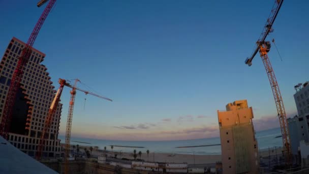 Будівництво біля пляжу, проміжок часу — стокове відео