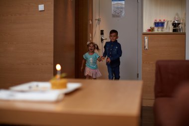 Doğum günü: Darbe mumlar dışarı için bir nefes alarak