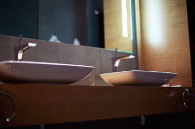 banyo lavabo, beyaz ceket