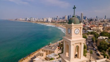 Tel Aviv - Jaffa, yukarıdan görüş. Gökdelenleri ve eski şehirleri olan modern bir şehir. Kuş bakışı görüş. İsrail, Orta Doğu