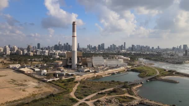 Membaca Pembangkit Listrik ke Distrik Tel Aviv di Israel Tengah — Stok Video