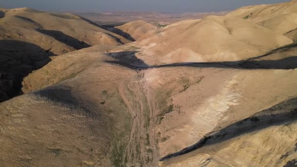 Kidron Valley en flodkanjon i Judisk öken ligger öster om Jerusalem och väster om Döda havet i Israel, Västbanken. — Stockvideo