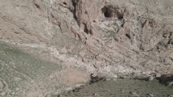 Kidron Nehri Vadisi. Panorama, Musevi çölündeki Mar Saba 'lı Büyük Lavra' nın terasından izlendi. Filistin, İsrail — Stok video