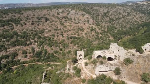 Monfort medieval teutónica orden castillo ruinas en Israel, vista aérea drone — Vídeos de Stock