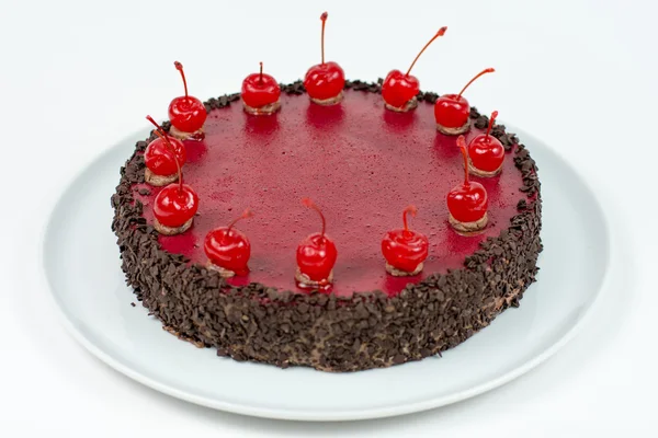 Bolo de cereja isolado em branco — Fotografia de Stock