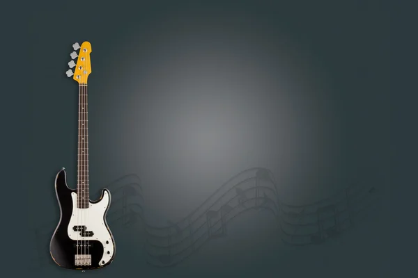 Guitarra e notas sobre fundo preto — Fotografia de Stock