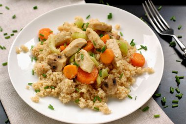 Tavuk havuç, kereviz ve kuskus