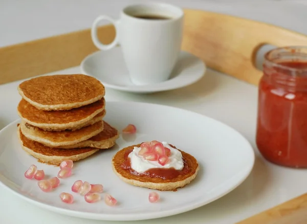 Pancakes with marmelade, pomegranate, cottage cheese and coffee — Stock Photo, Image