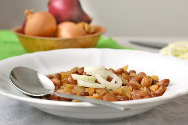 Gekochte Bohnen mit der Zwiebel — Stockfoto