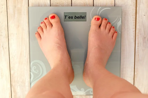 Feet on scale with text help in English language — Stock Photo, Image