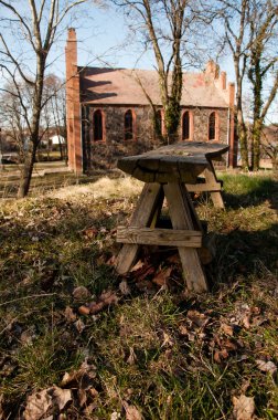 Küçük bir tepe üzerinde Kilise