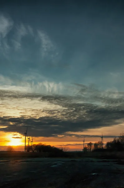 A imagem do moinho de vento, pôr do sol, energia — Fotografia de Stock