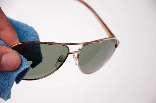 L'image de Lunettes de soleil frotter tissu — Photo