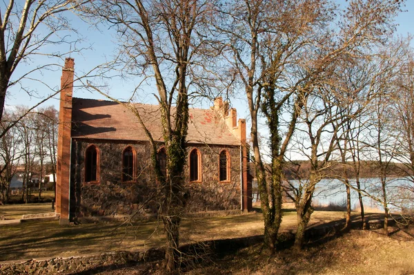 Küçük bir tepe üzerinde Kilise