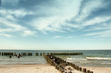 Güzel sahil, deniz ve dalgalar