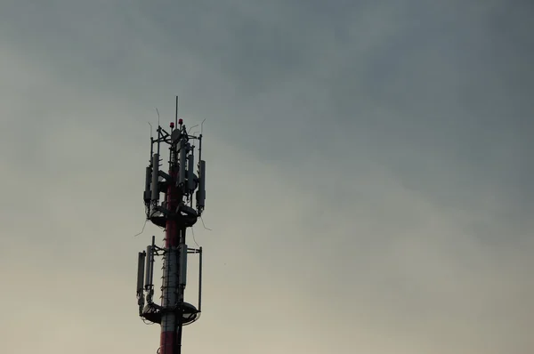 Образ телекоммуникационной башни — стоковое фото