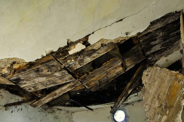 Destroyed çatı görüntüsünü