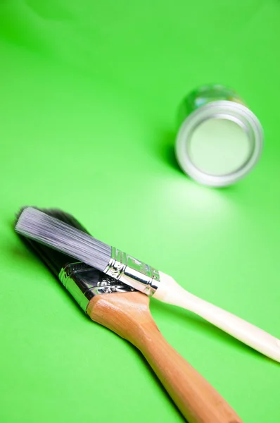 Brush and paint on a green background — Stock Photo, Image