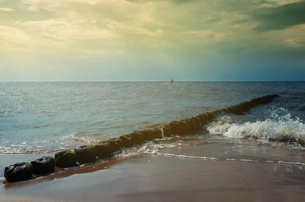 Uma imagem de praia e mar — Fotografia de Stock