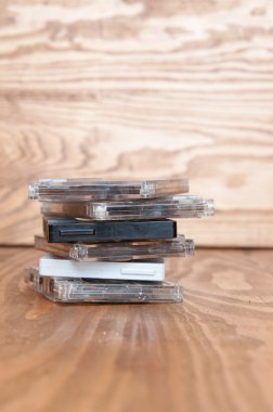 Kaset ahşap arka plan üzerinde