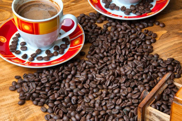 El concepto de café en una mesa de madera marrón — Foto de Stock