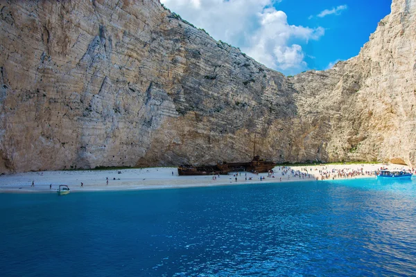 Nave hundida en la bahía de Navajo. La isla de Zante . — Foto de Stock