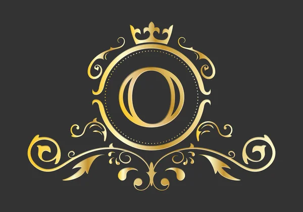 Latin alfabesinin Altın stilize edilmiş O harfi. Resim, kartvizit, logo, amblem ve habercilik tasarımı için süs ve taçla monogram şablonu. Vektör illüstrasyonu