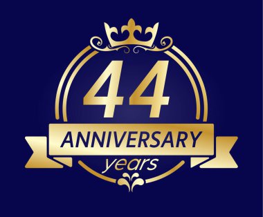 44. Yıl dönümü. Altın yuvarlak çerçeveli, taç ve kurdeleli. Doğum günü, düğün ya da yıldönümü kutlamaları için vektör illüstrasyonu, yaratıcı tasarım için. Basit biçim.