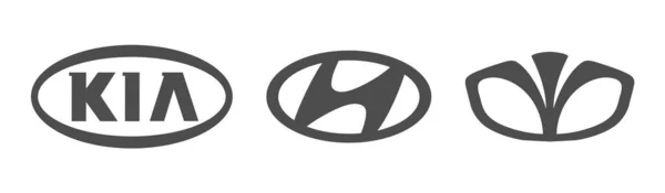 Almanya, Berlin-08 / 04 / 2021: Bir dizi Kore araba logosu. Beyaz arka planda siyah logo. Kore otomotiv endüstrisinin liderleri KIA, HYUNDAI, DAEWOO. Düz biçim