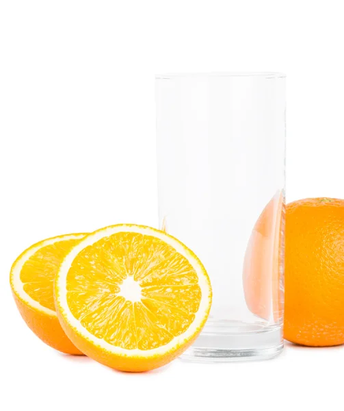 Vidro vazio isolado com laranjas — Fotografia de Stock