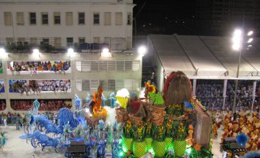 Rio de Janeiro, Brezilya - Şubat 23: Şubat 23, 2009 tarihinde Rio de Janeiro'da karnaval yıllık sırasında inanılmaz extravaganza